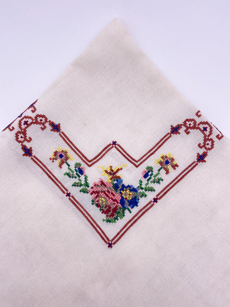 Embroidered Flowers & Heart Tablecloth and Napkins Set