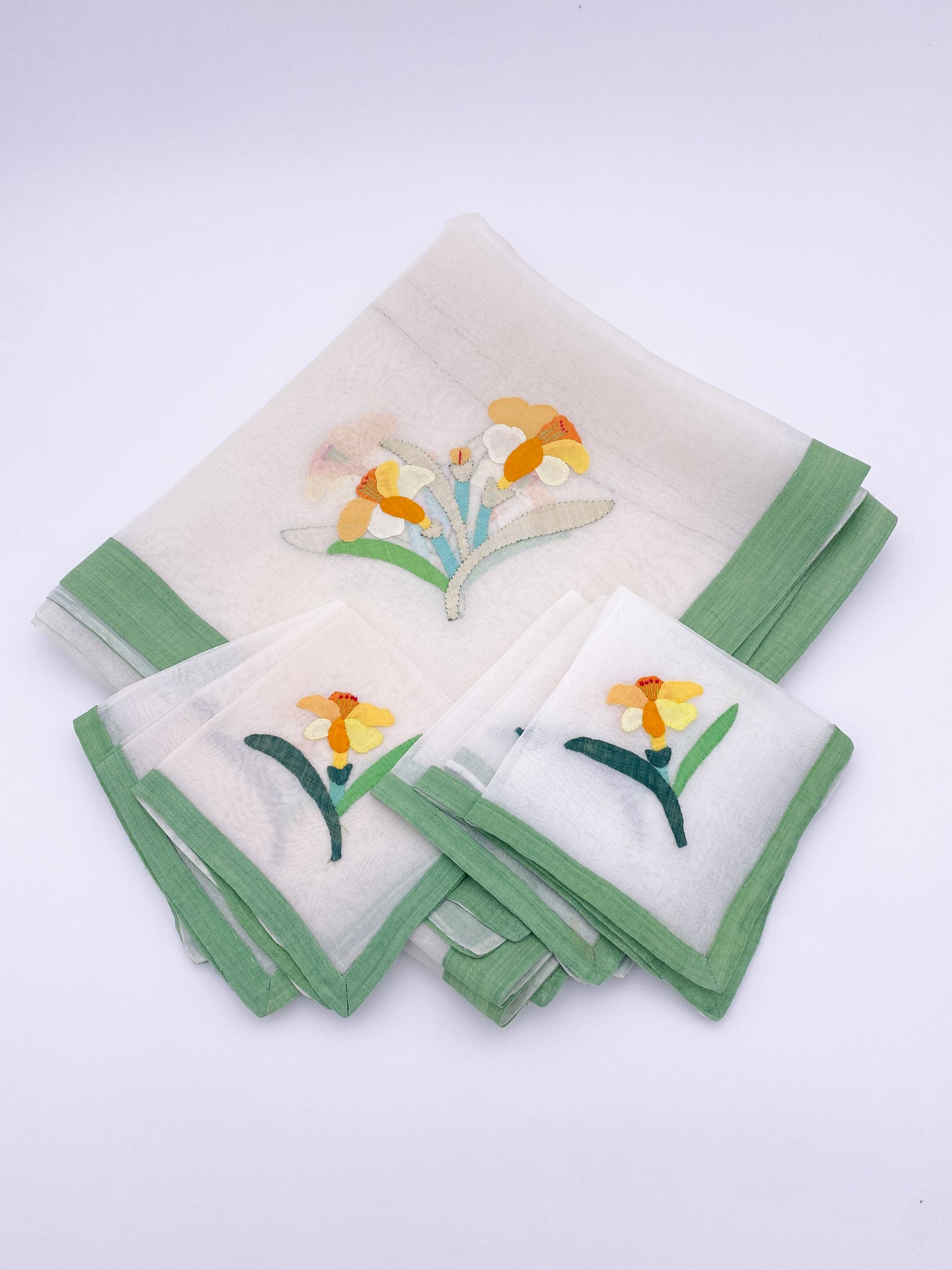 Flower Appliqué Tablecloth and Napkins Set
