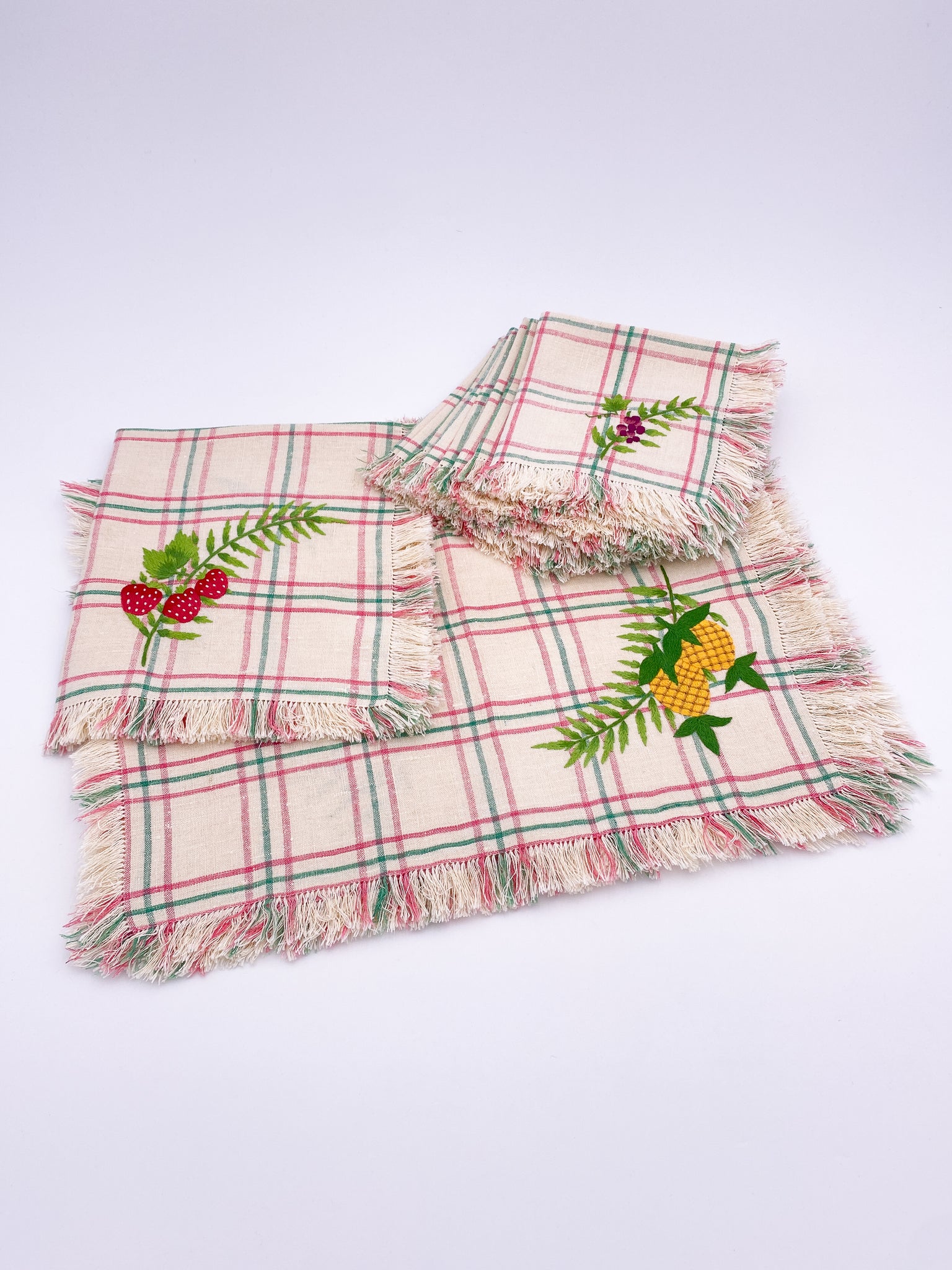 Napkins and Placemats Embroidered Plaid Set